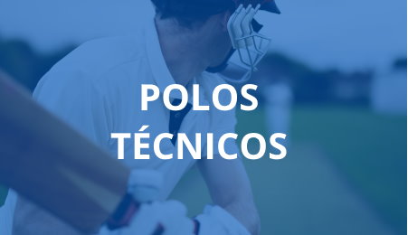 Jugador de cricket con un polo blanco