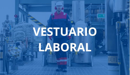 Operario con vesturaio de proteccin laboral en planta industrial