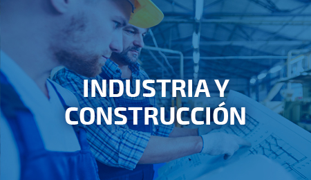 Ingenieros con vestuario de proteccin para industria